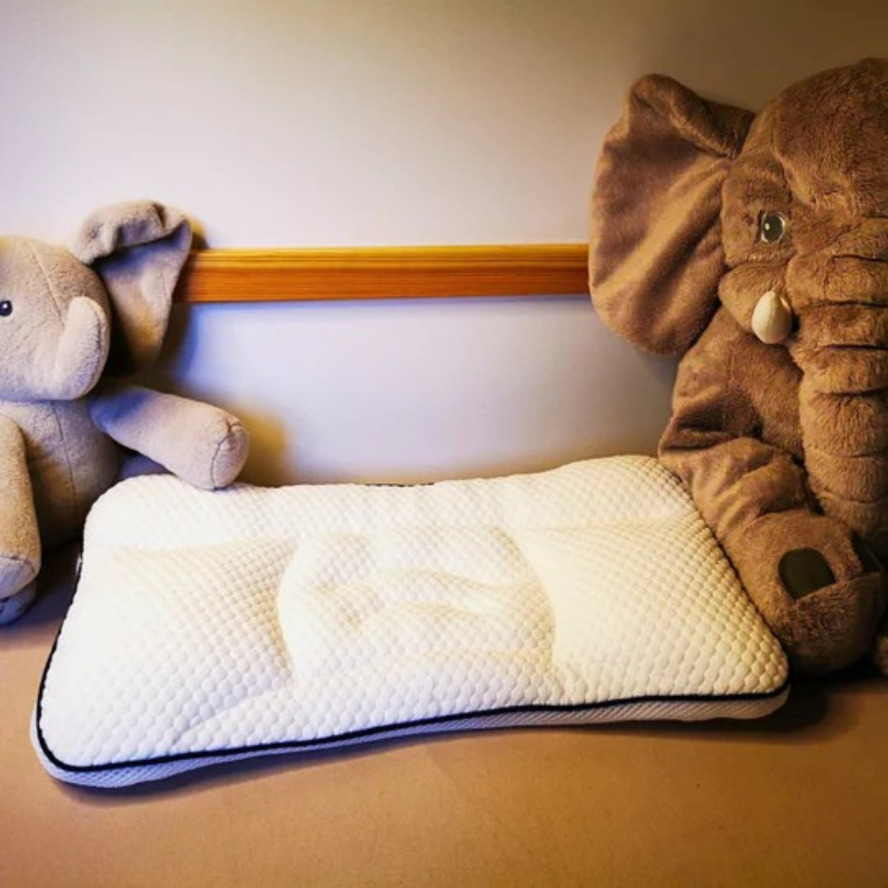 FLUFFY CLOUD - Anti-Bacterial and Breathable Cotton Neck Pillow for Children.